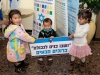 kids-with-shavei-sign
